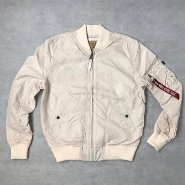 MA-1 TT - jet stream white