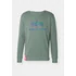basic-sweater-rainbow-reflective-print-vintage green